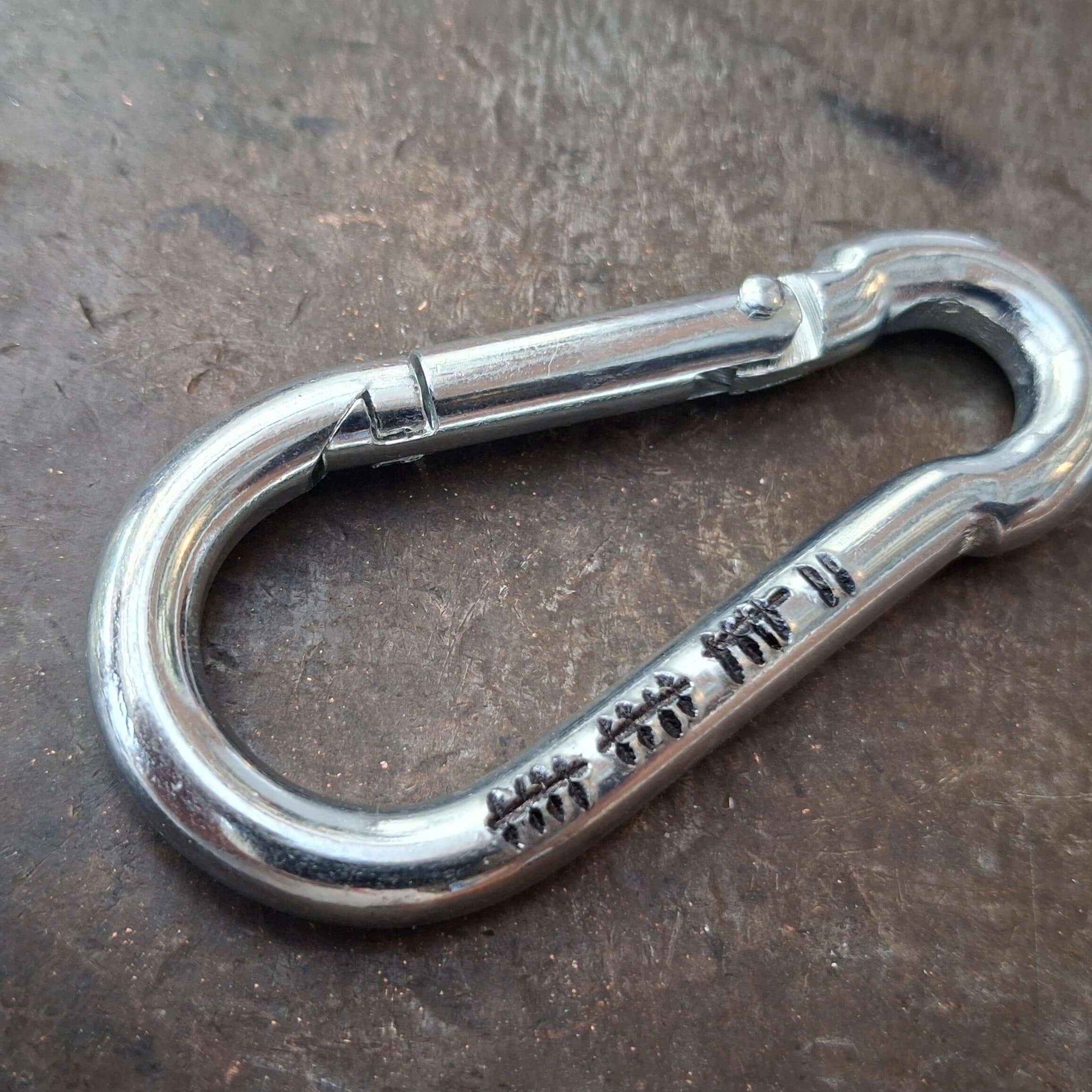 17 Years Tally Mark Keyring 17th Anniversary Gifts Personalised Caribiner Husband Wife Keychain